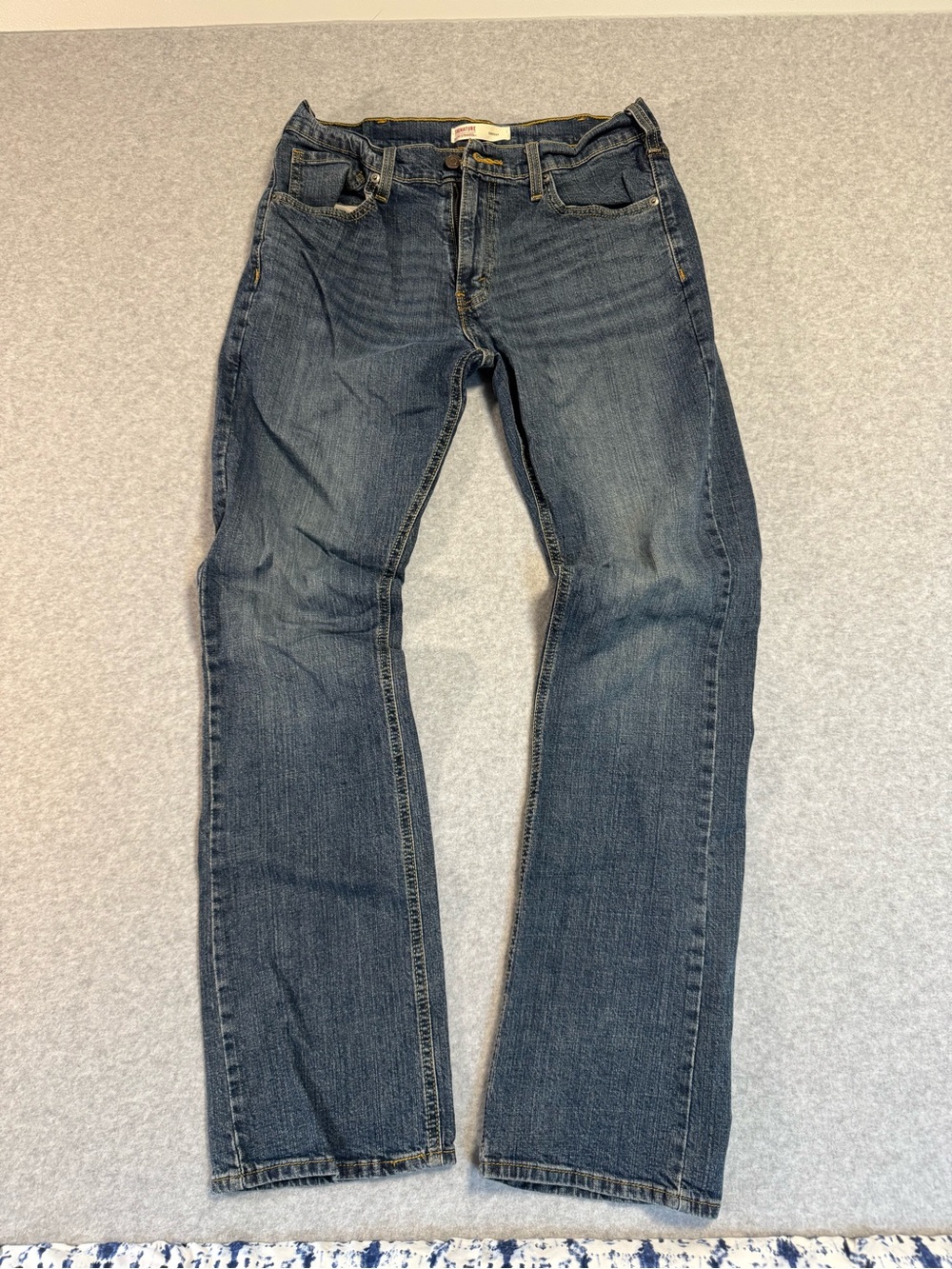 Signature by Levi Strauss Men’s Bootcut Jeans in Dark Blue Wash